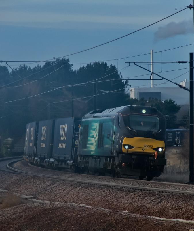 68005: 68005 with 4E65 Mossend-Tees Photo of 68005
