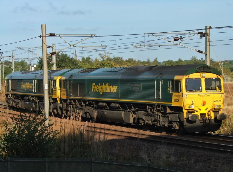 66526 : 66526 and 66598 on 0S68 Leeds-Millerhill Photo of 66526
