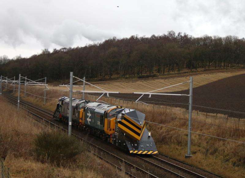 snow 37's: 37401+37423 with independent snowploughs 7z37Perth -- Motherwell passing Plean 6.2.21
ADB965236FRONT+ADB965231REAR Photo of snow 37's