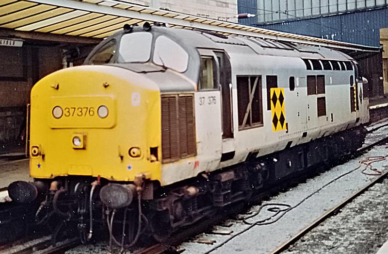 37376 at Carlisle: Wearing Trainload Coal livery, 37376 waits at Carlisle for its next turn of duty on 18th May 1998. Photo of 37376 at Carlisle