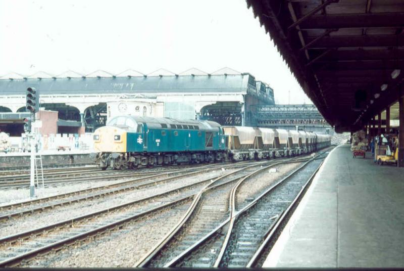 Through Manchester: 40141 heading a cement train between Manchester Victoria and Exchange in June 1981. Photo of Through Manchester