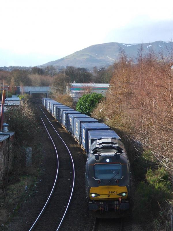 68001: 68001 with 4E66 (due to the wagons being sourced from the Aberdeen stock as it is normally 4E65) Mossend-Tees Photo of 68001