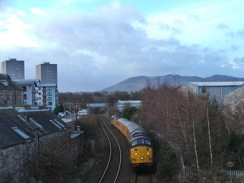 37116 & 37219: 37116 leading 37219 on 1Z01 Mossend-Derby due to Wcml line closure unfortunately I decided to do Duddingston instead of Inveresk so no sunny shot Photo of 37116 & 37219