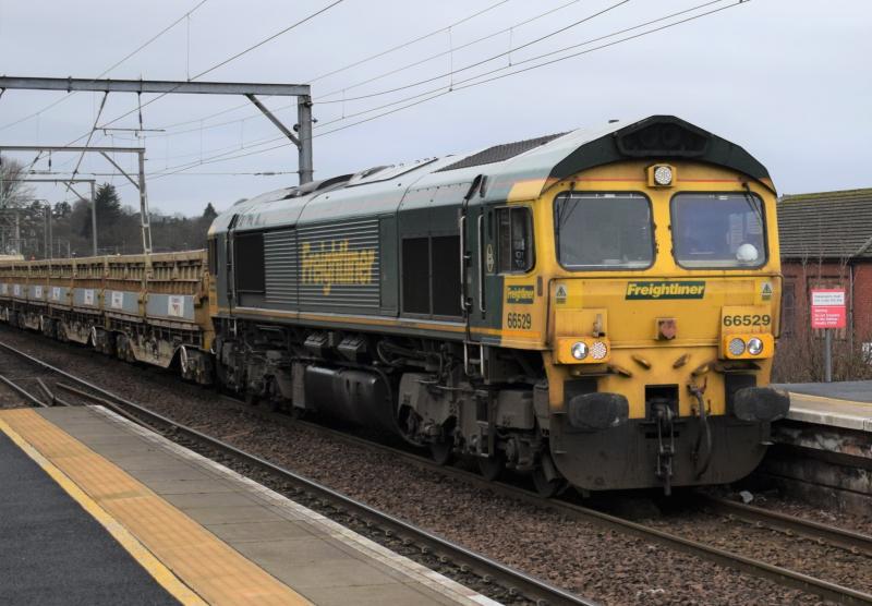 6K45 Dumbarton Central: 66529 TnT with 66596 heads east through Dumbarton central with the Upper Tyndrum-Millerhill consist of MRAs. Loco showing signs of rust. Photo of 6K45 Dumbarton Central