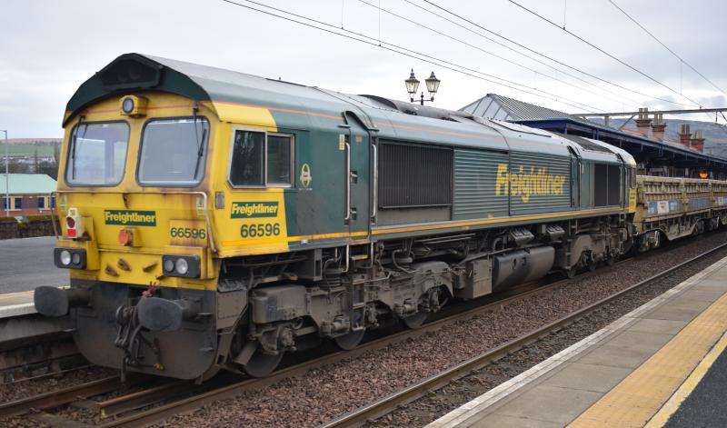 66596 on rear of 6K45 at Dumbarton Central: 66596 also showing signs of rust on rear of 6K45 Upper Tyndrum-Millerhill Photo of 66596 on rear of 6K45 at Dumbarton Central