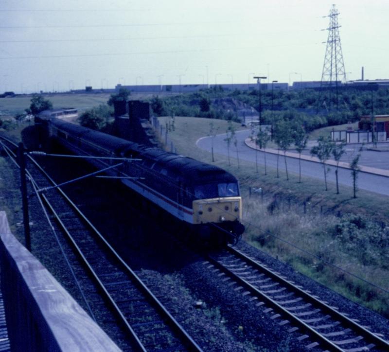 Electric drag 2: 47 805 passes Niddrie North at 16.15 on 19/7/94 on the 05.54 Bournemouth - Edinburgh, running 35 minutes late and diverted via the 'Sub'. 86 255 is just visible, dead-in-tow on the rear. Photo of Electric drag 2