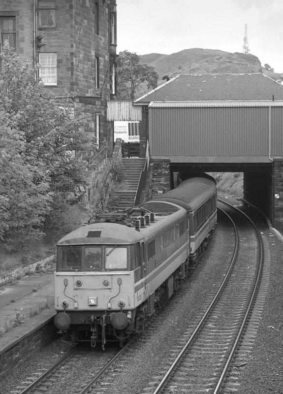 Morningside Road 86: 86229 Sir John Betjemin brings up the rearof a diverted service from Liverpool through Morningside Road on the Edinburgh Suburban line, bound for Waverley. 47744 is on the front. 9 June 1994. Photo of Morningside Road 86