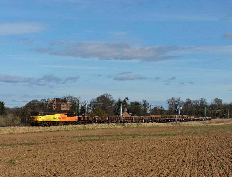 56105: 56105 with 6S31 Doncaster-Millerhil Photo of 56105