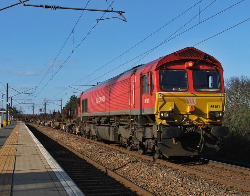 66101: 66101 with 6E30 Dalzell-Tees Photo of 66101