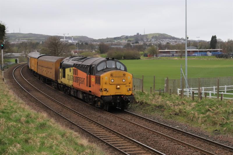 3Z01: 37175 + 9703 on 3Z01 12.35 Slateford Depot to Craigentinny passing Peffermill playing fields on 31/03/2021 Photo of 3Z01
