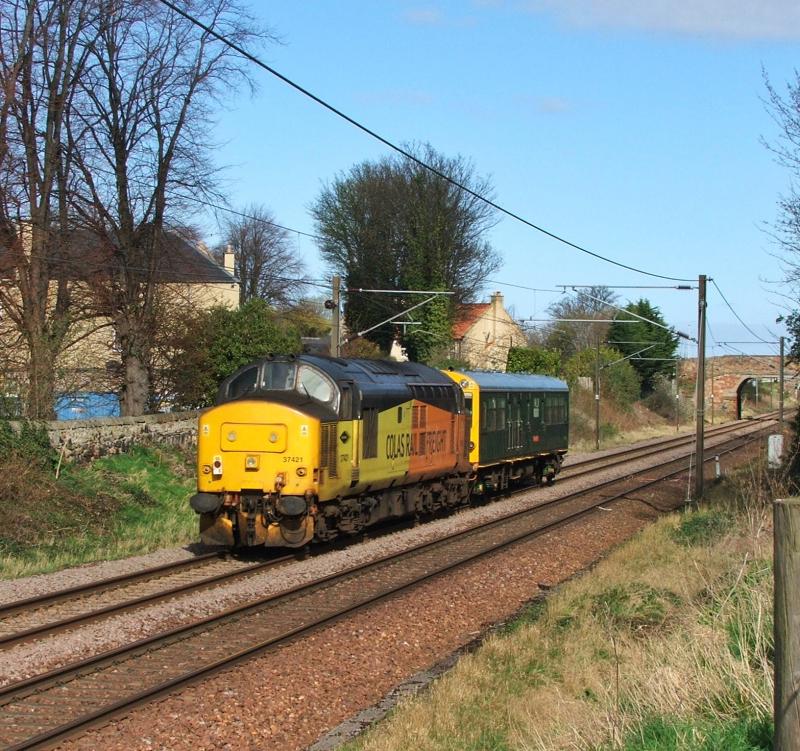 37421: 37421 + Caroline heading south Photo of 37421