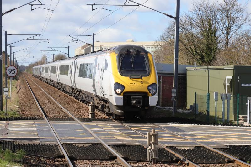 9S44: 221101 + 221116 on 9S44 09.55 Preston to Edinburgh at Kingsknowe on 05/04/2021 Photo of 9S44