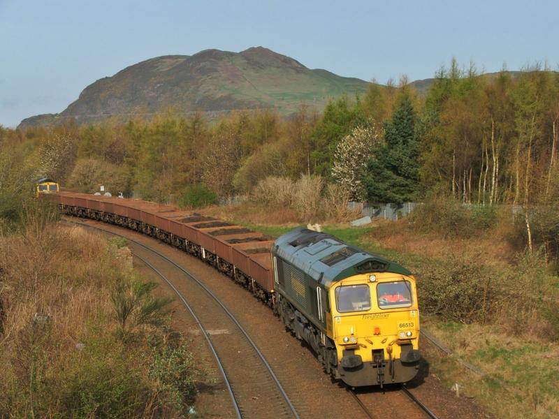 66513: 66513 tnt 66956 on a ballast to Millerhill Photo of 66513
