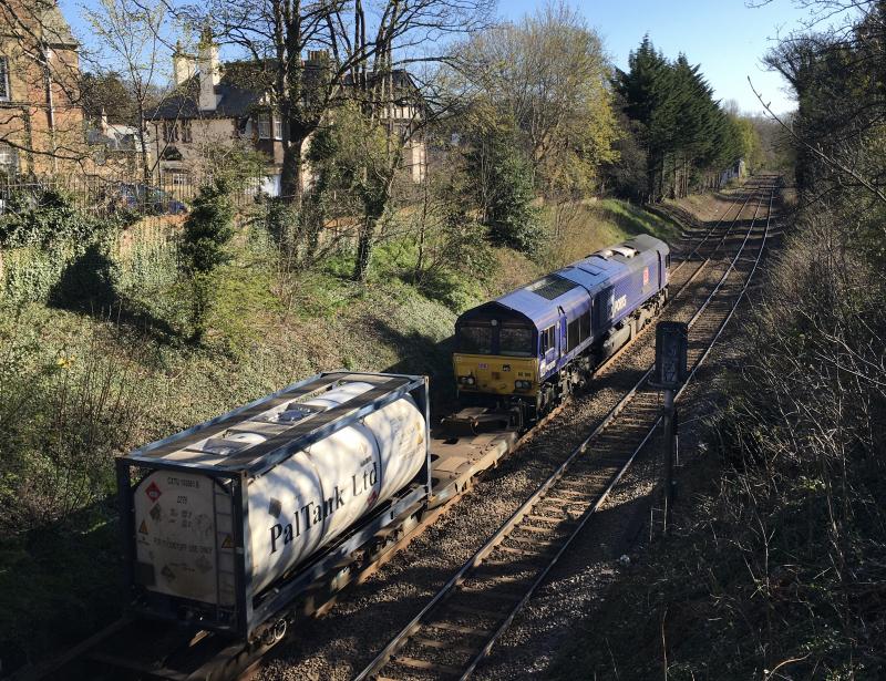 66109: Old Reliable on its regular working 4E96 below
Morningside Road (Sub) 10.04.2021. Full load of
tanks and containers. Photo of 66109