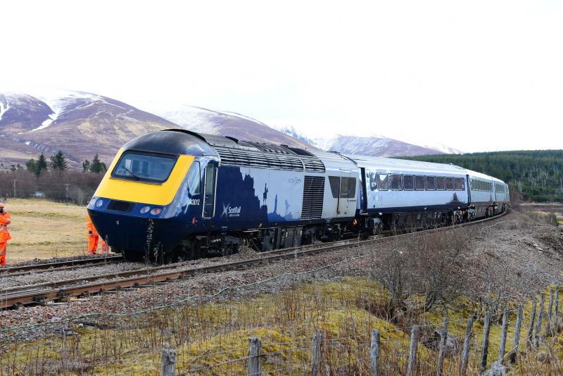 Derailed HST: Derailed HST at Dalwhinnie. 43012 off the rails 43015 on other end. Photo of Derailed HST