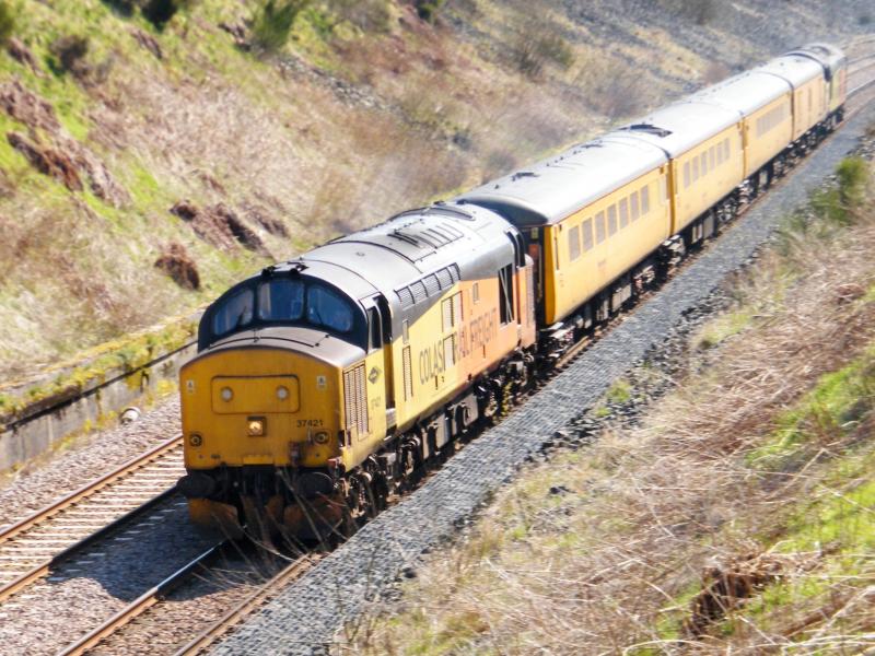 37421 @ Gleneagles - 17 April 2021: 162Z', in need of a good wash, powering north, from Mossend to Inverness. Photo of 37421 @ Gleneagles - 17 April 2021