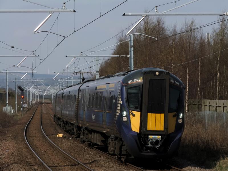 385107: Approaching Camelon. Photo of 385107