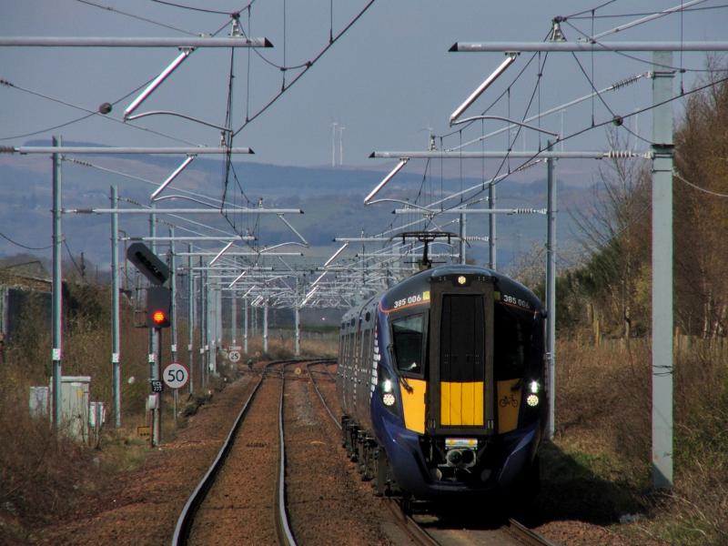 385006: Approaching Camelon. Photo of 385006