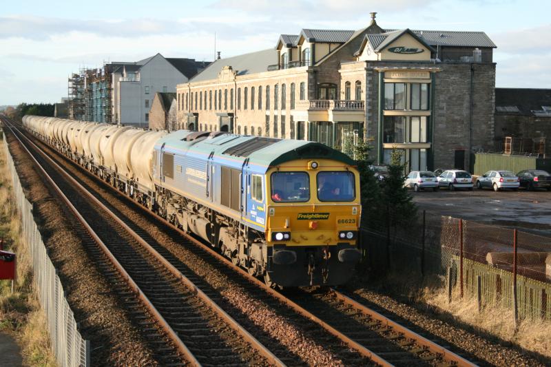 Bardon Bill: 66623 on the approach to Carnoustie working 6A65, 06.02 Oxwellmains to Aberdeen Cement - 26/11/08
Photo of Bardon Bill