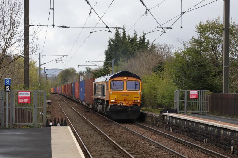 4S69: 66788 (ex 66238) on 4S69 06.08 Doncaster Iport to Elderslie at Kingsknowe on 27/04/2021. Full sun not required for this view. Photo of 4S69