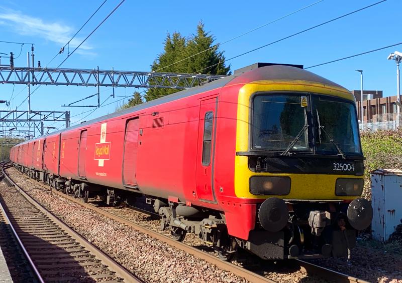 Motherwell Mail: Slowly rounding the curve towards Motherwell station, DB operated Royal Mail 325004 with classmate 325014 work empty from Mossend to Shieldmuir Mail Terminal. (21/04/2021) Photo of Motherwell Mail