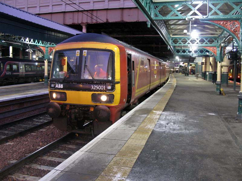 325001 5Z55 Edinburgh Wav 6th Dec 2005: How many electrics have been in P14 so far? Photo of 325001 5Z55 Edinburgh Wav 6th Dec 2005