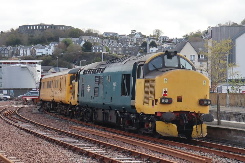 UTU Trip to WHL @ Oban: 37610 & 37219 TnT 5 carriages of Network Rail UTU formation. Sitting in CE sidings at Oban this morning after arriving from Fort William during the night on a revised trip plan. Photo of UTU Trip to WHL @ Oban