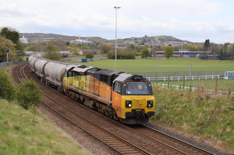 6B35 : 70801 on 6B35 12.21 Viewpark to Oxwellmains passing Peffermill Playing Fields on 01/05/2021 Photo of 6B35