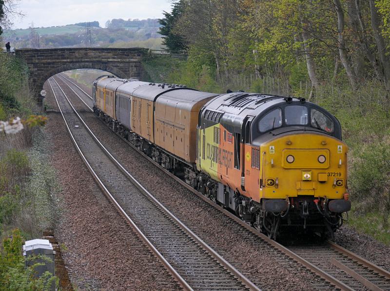 Dalgety 37s: 37219 and 37610 near Dalgety Bay with 3Z43 from Mossend to Inverness on 2 May 2021. Photo of Dalgety 37s