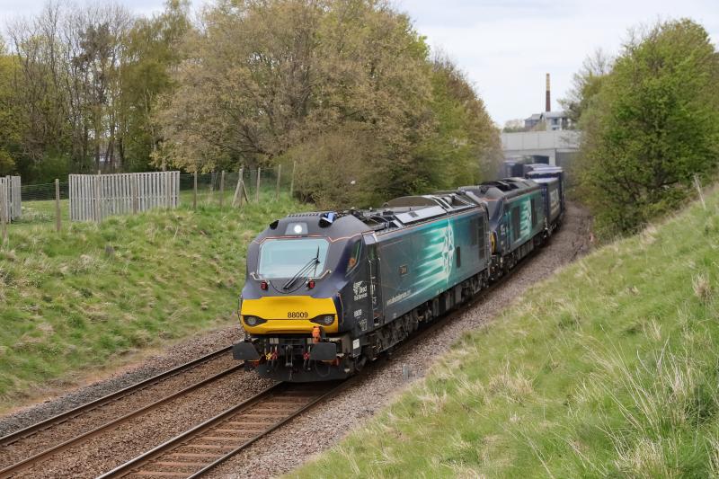 4S43: 88009 + 68003 on 4S43 02.55 Daventry to Mossend Up Yard passing Peffermill Playing Fields on 03/05/2021 Photo of 4S43