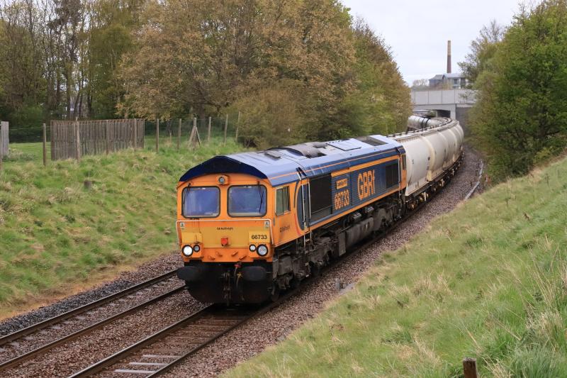 6S45: 66733 on 6S45 06.25 North Blyth to Fort William passing Peffermill Playing Fields on 06/05/2021 Photo of 6S45