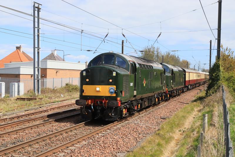 1Z37: 37521 & 37667 on 1Z37 09.06 Corbridge to Elgin approaching Prestonpans on 07/05/2021 Photo of 1Z37