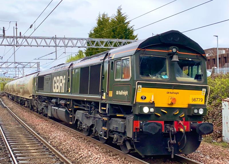 Lean Mean Green Shed: Sporting its celebrity BR dark green guise, GBRf 66779 Photo of Lean Mean Green Shed