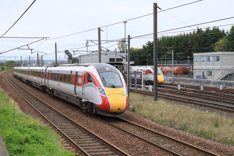 1W02 passing 5W02: 800204 on 1W02 07.08 Leeds to Edinburgh passing 800108 on 5W02 Craigentinny to Aberdeen at Craigentinny on 14/05/2021 Photo of 1W02 passing 5W02