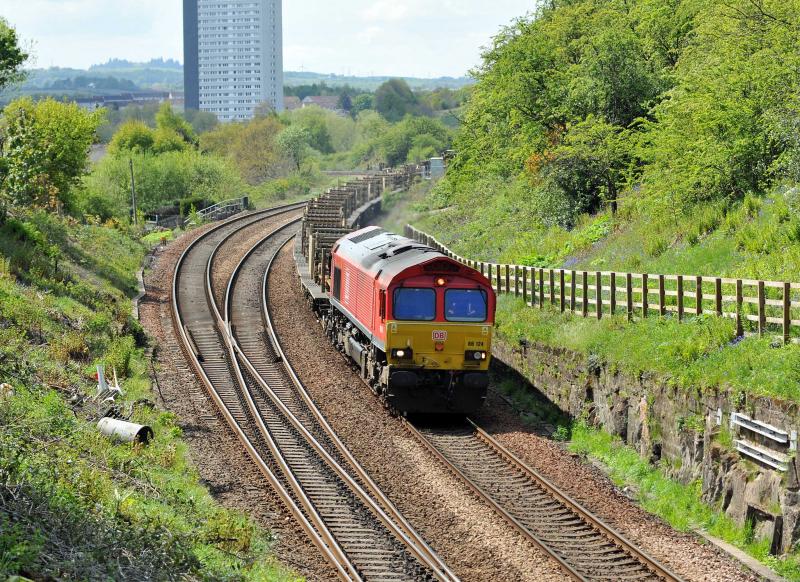 66124 On CWR Train: 66124 Leads Dumfries - Millerhill CWR Train at Busby Junction Sunday 16 May 2021
This was running 40 mins early Photo of 66124 On CWR Train