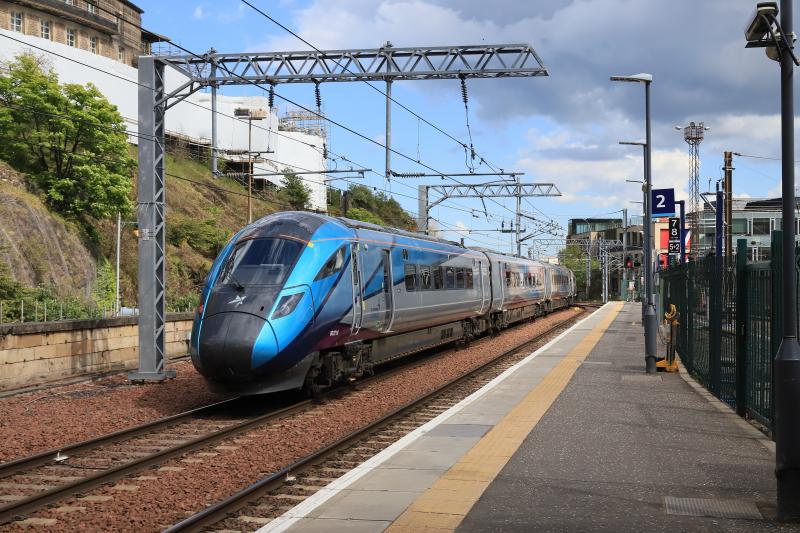 Nova 1 in the Sun: 802218 on 5Z11 14.22 Edinburgh to Newcastle leaving Platform 1 Waverley on 18/05/2021 Photo of Nova 1 in the Sun