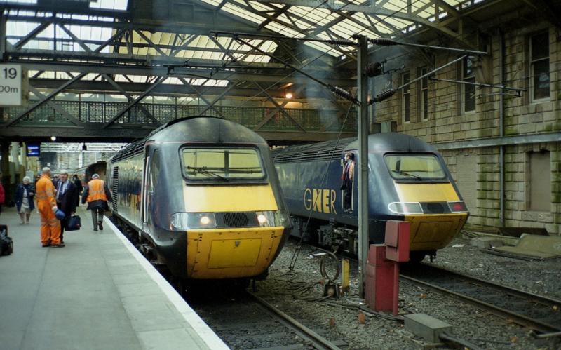 Waverley swap: Power car swap at platform 19, Waverley in 1999. Sorry, no IDs. Photo of Waverley swap