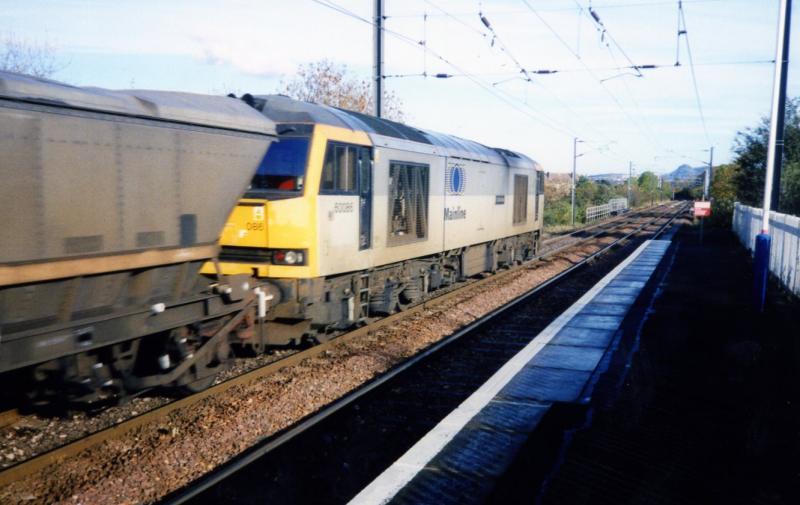 Through Kingsknowe: 60086 SCHIEHALLION at Kingsknowe in October 1998 with a train from Ravenstruther. Photo of Through Kingsknowe