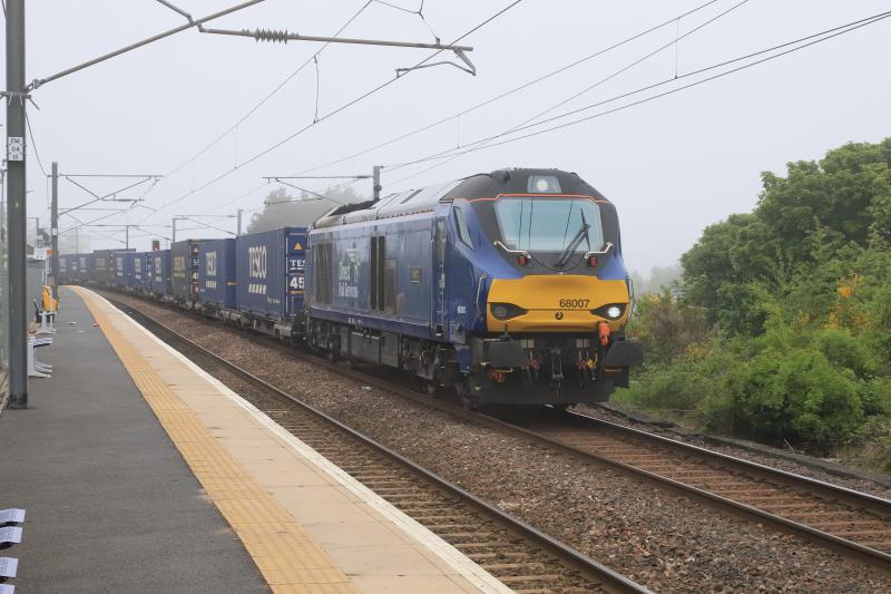 4M48: 68007 on 4M48 11.00 Mossend Euroterminal to Daventry at Newcraighall on 30/05/2021. Haar getting worse Photo of 4M48