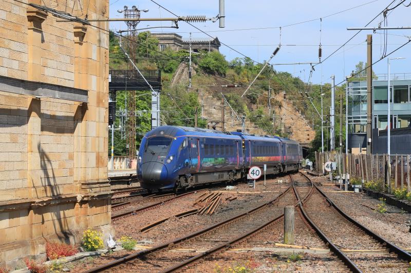Paragon on 5S93: 802304 on 5S93 10.20 Bounds Green to Edinburgh approaching Plat 10 Waverley on 02/06/2021. if a class 802/3 is a Paragon will a class 803 be a Waverley? Photo of Paragon on 5S93