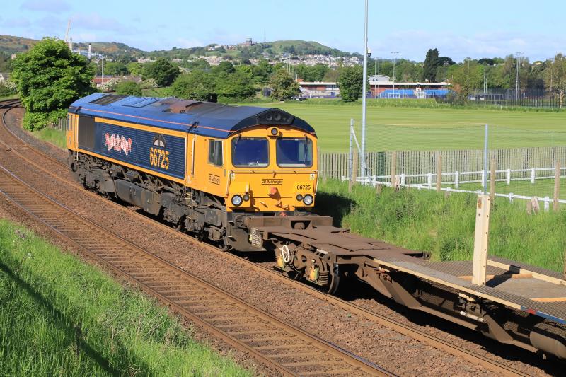 6K20: 66725 on the with 66792 leading on 6K20 08.05 Cathcart West Jct to Millerhill empty CWR passing Peffermill Playing Fields on 06/06/2021 Photo of 6K20