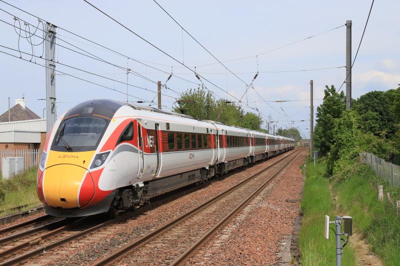 1E20: 800209 + 800210 on 1E20 15.00 Edinburgh to Kings Cross at Prestonpans 0n 07/06/2021 Photo of 1E20