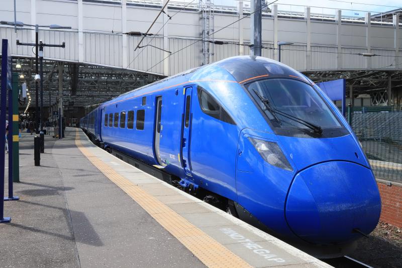 5Q62 No Seats: 803002 on 5Q62 15.33 Edinburgh to Darlington in Plat 4 Waverley on 08/06/2021 Photo of 5Q62 No Seats