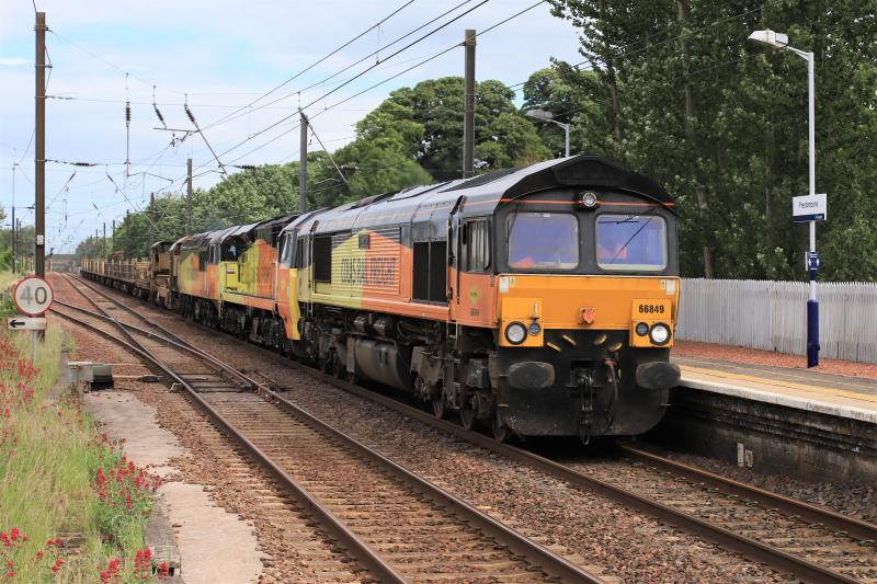 Plenty of HP on 6S31: 66849 + 70809 + 56302 on 6S31 o4.53 Doncaster Up Decoy to Millerhill aproaching Prestonpans on 11/06/2021 Photo of Plenty of HP on 6S31