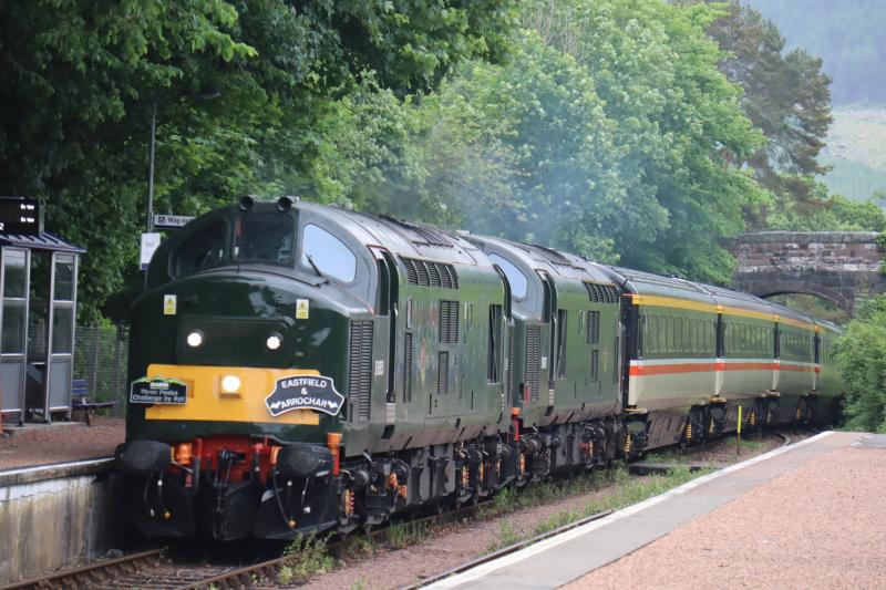 Photo of LSL 37's D6851 & D6817 @ Taynuilt