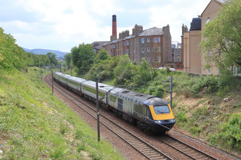 5S01 43182 + 43131: 43182 + 43131 on 5S01 13.24 Slateford Depot to Inverness T.M.D. passing Shandon Crescent approaching Slateford Road on 20/06/2021. This cutting has recently had the Vegetation removed. Photo of 5S01 43182 + 43131