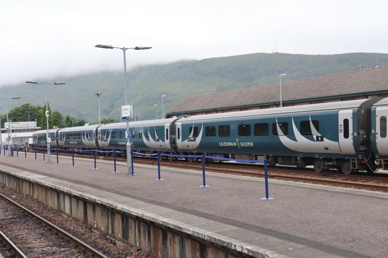 Photo of CS Carriages in FW Station Siding