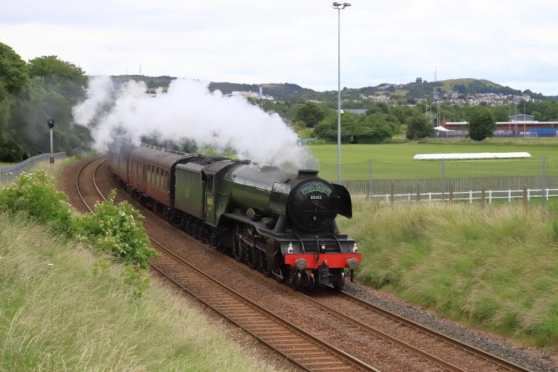 60103: 60103 on 1Z72 11.04 Cowdenbeath to edinburg passing Peffermill Playing Fields on 25/06/2021 Photo of 60103