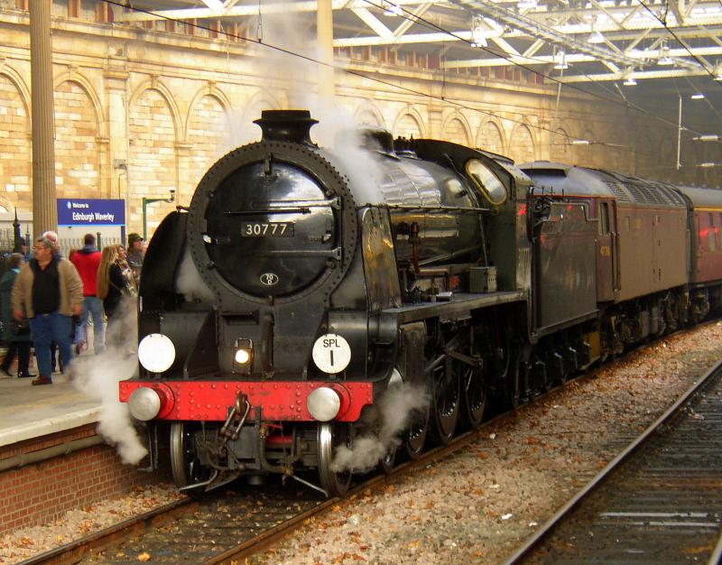 Sir Lameil at Edinburgh Waverley: 30777 at rest in platform 20 having arrived with The Heart of Midlothian excursion from Huddersfeild on 20 Dec 2008. Photo of Sir Lameil at Edinburgh Waverley