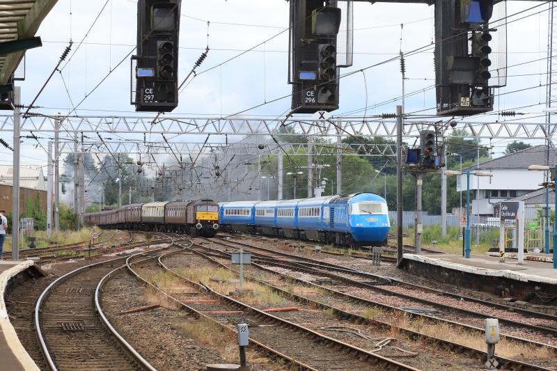 1Z82 & 5Z47: 47772 on the rear of 1Z82 14.07 Carlisle to Paddington leaving Platform 3 Carlisle. 43055 on the rear of 5Z47 09.25 Kilmarnock Bonnyton to Crewe eaving Platform 1 Photo of 1Z82 & 5Z47